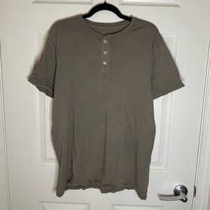 Goodfellow & co olive henley short sleeve tee - size L